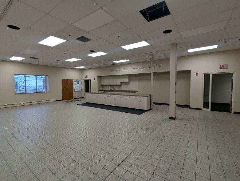 More Photos Of 6262 Cochran Rd, Solon Flex For Sale