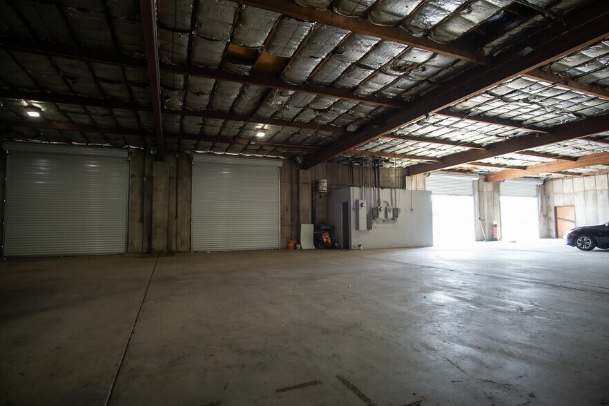 More Photos Of 545 W Main St, Ontario Warehouse For Lease