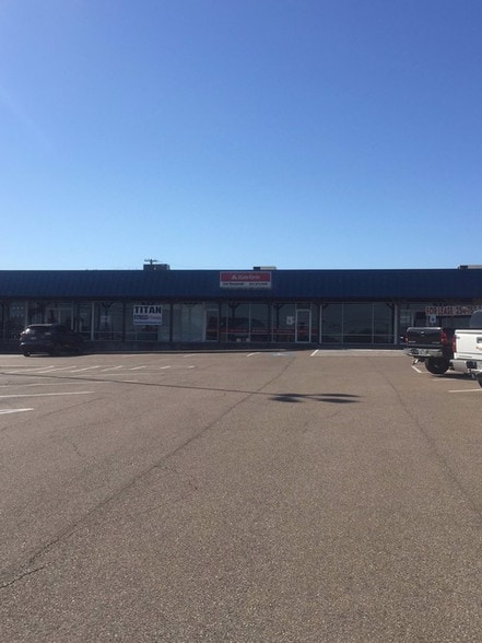 More Photos Of 135 N Hewitt Dr, Hewitt Unknown For Lease