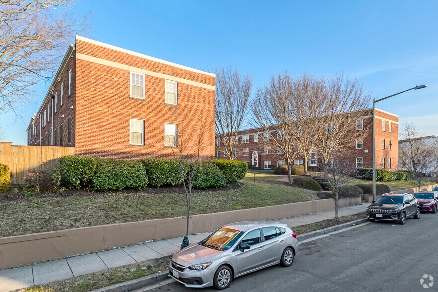 More Photos Of 201 16th St NE, Washington Apartments For Sale