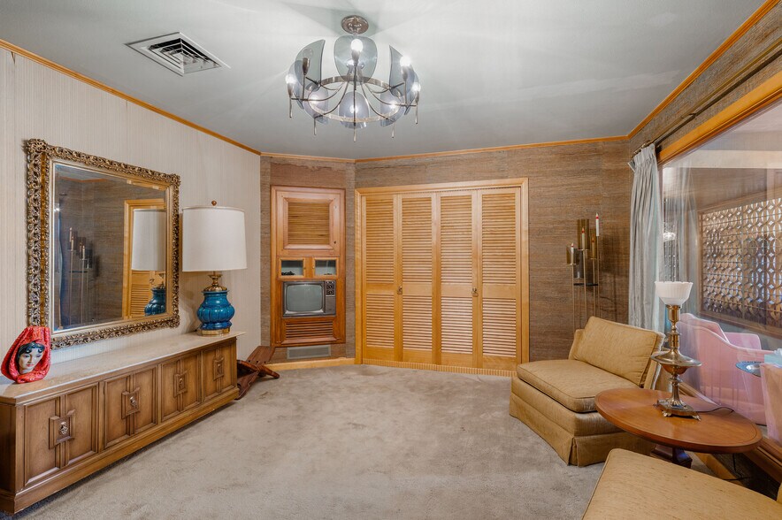 More Photos Of 531 W Main St, Denison Office For Sale