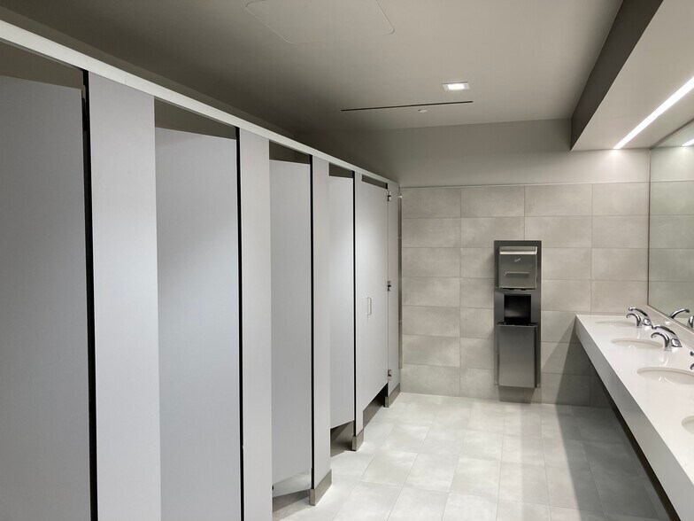 More Photos Of 11125 W Equity Dr N, Houston Office For Lease