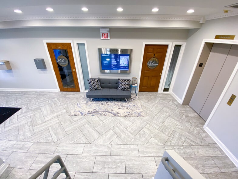 More Photos Of 1121 E Main St, St Charles Office Residential For Lease