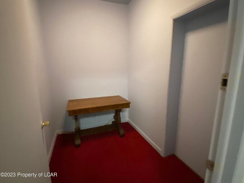 More Photos Of 578 Main St, Sugar Notch Flex For Sale