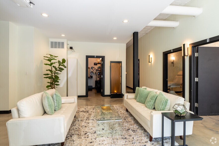 More Photos Of 7185 Manchester Rd, Maplewood Storefront Retail Residential For Sale