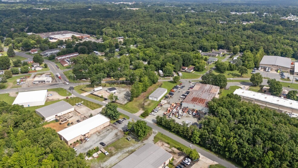 More Photos Of 808 E Parker St, Graham Industrial For Sale