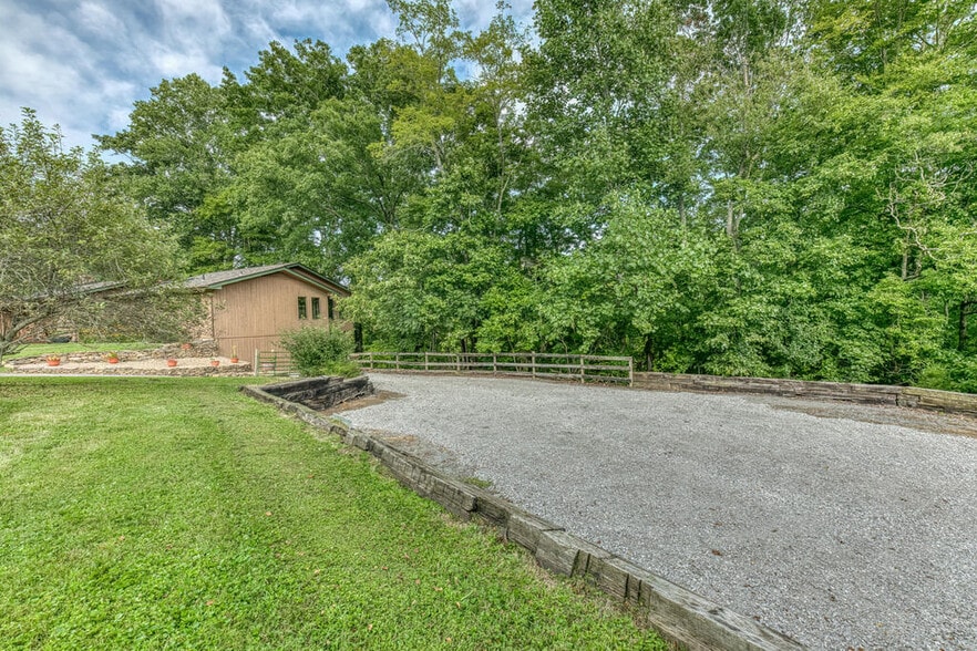 More Photos Of 19080 N Fork River Rd, Abingdon Specialty For Sale