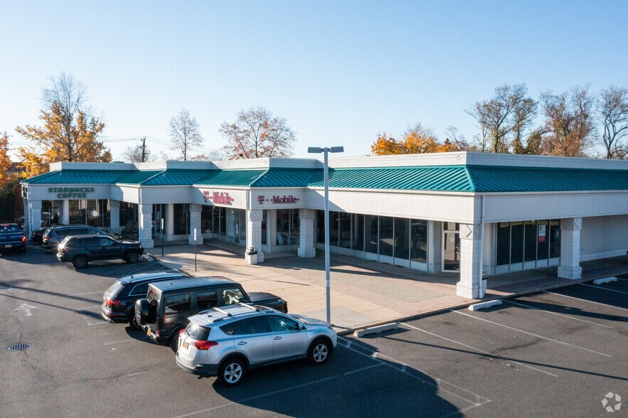 More Photos Of 1526-1596 Union Tpke, New Hyde Park Freestanding For Lease