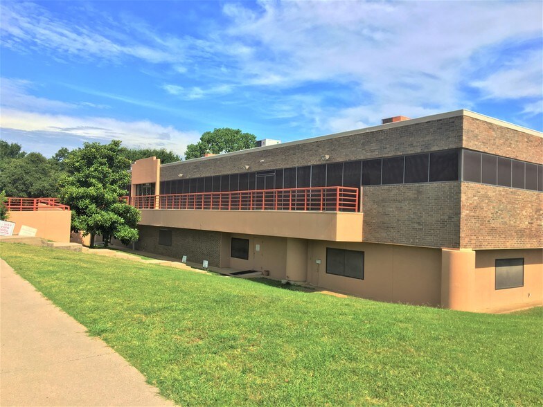 More Photos Of 1720 S Edmonds Ln, Lewisville Office For Lease
