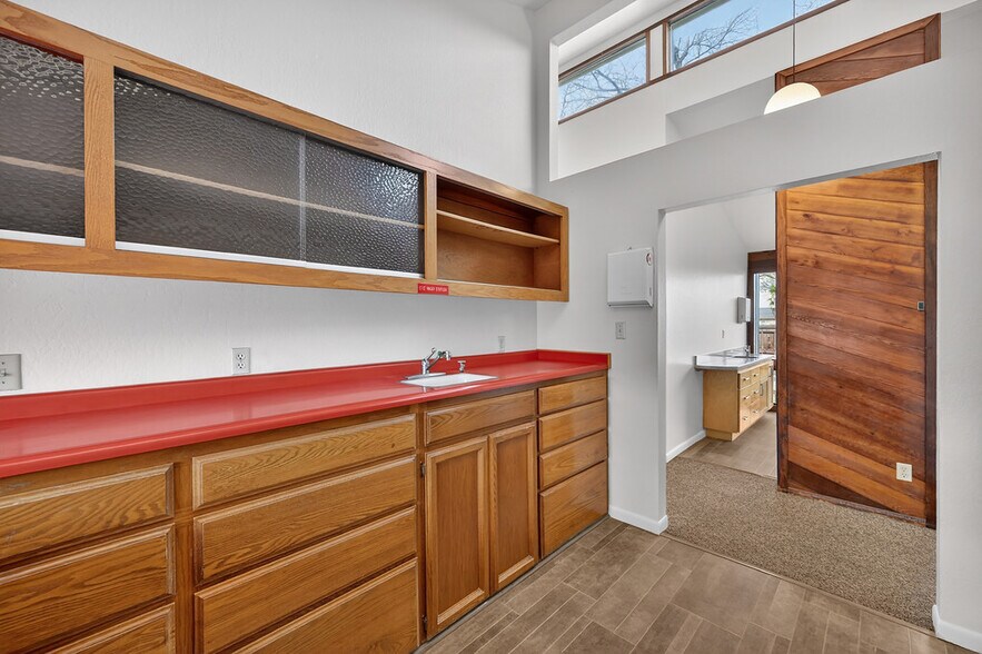 More Photos Of 496 East Ave, Lincoln Medical For Sale