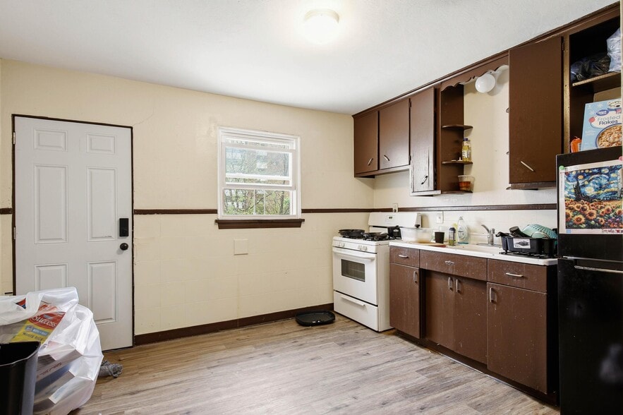 More Photos Of 73 Welles St S, Wilkes-Barre Apartments For Sale
