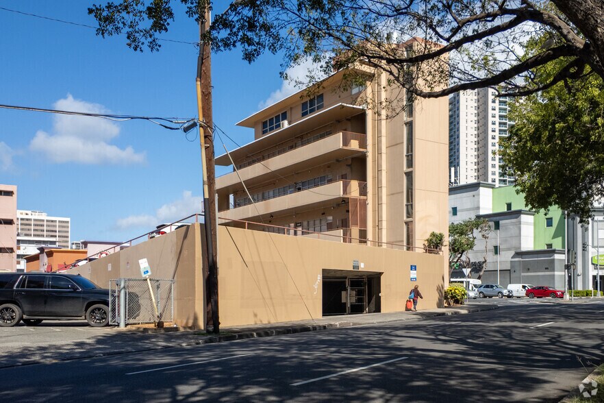 More Photos Of 1521 S King St, Honolulu Office For Lease