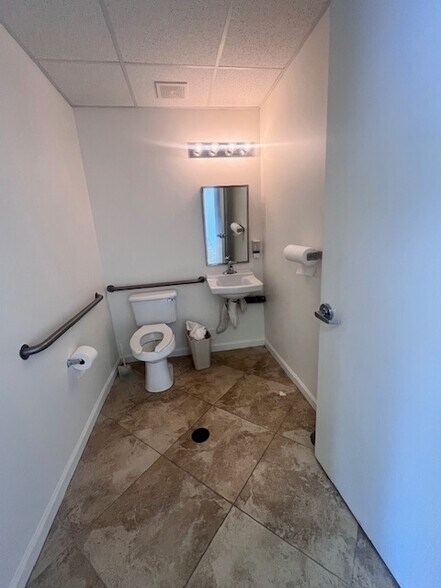 More Photos Of 3445-3499 High Ridge Rd, Boynton Beach Warehouse For Lease