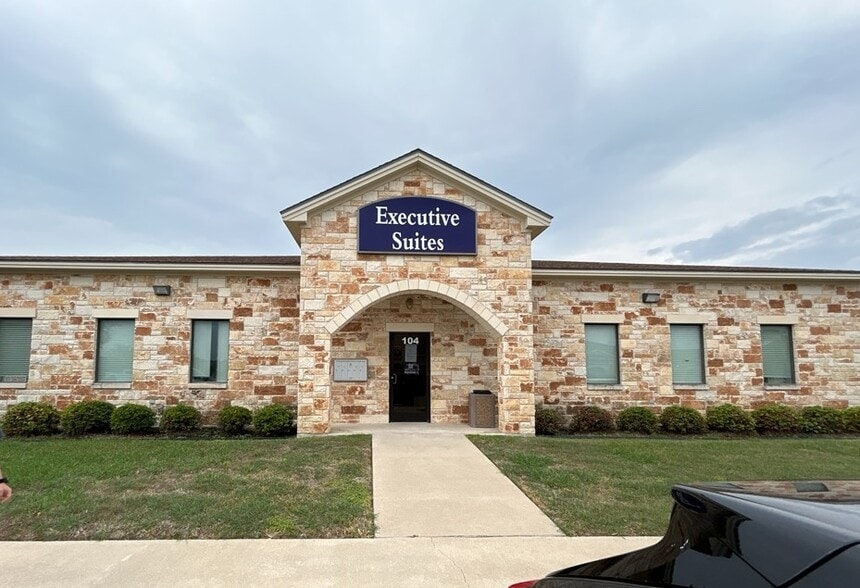 Primary Photo Of 3800 S W S Young Dr, Killeen Office For Lease