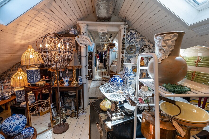 More Photos Of 3301 Franklin Ave, Millbrook General Retail For Sale