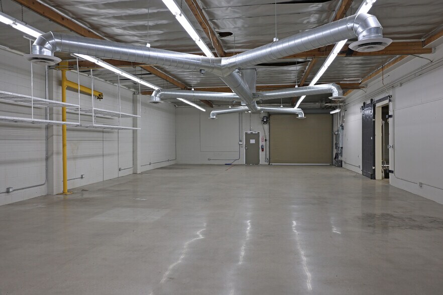 More Photos Of 2815 W Empire Ave, Burbank Warehouse For Lease