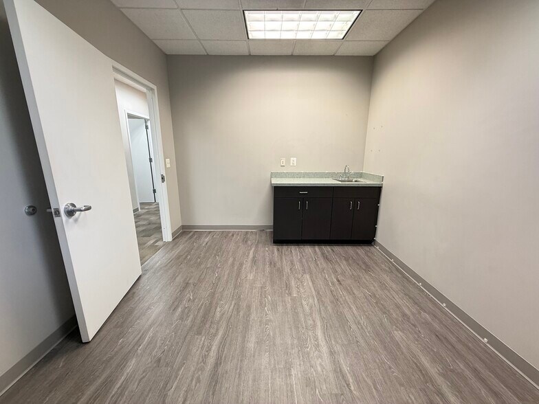 More Photos Of 12200 Tech Rd, Silver Spring Medical For Lease