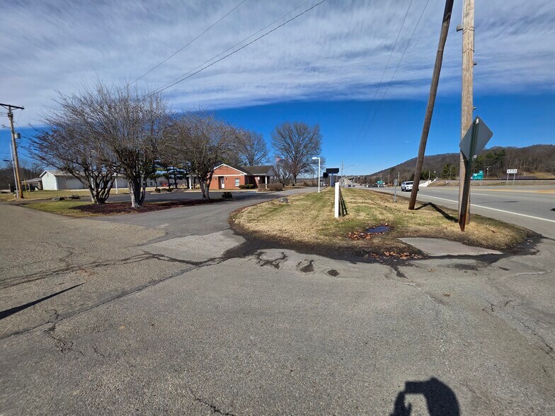 More Photos Of 10 Merritt St, Lucasville Bank For Lease