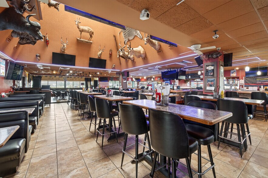 More Photos Of 17646 NE Central Ave, Ham Lake Restaurant For Sale