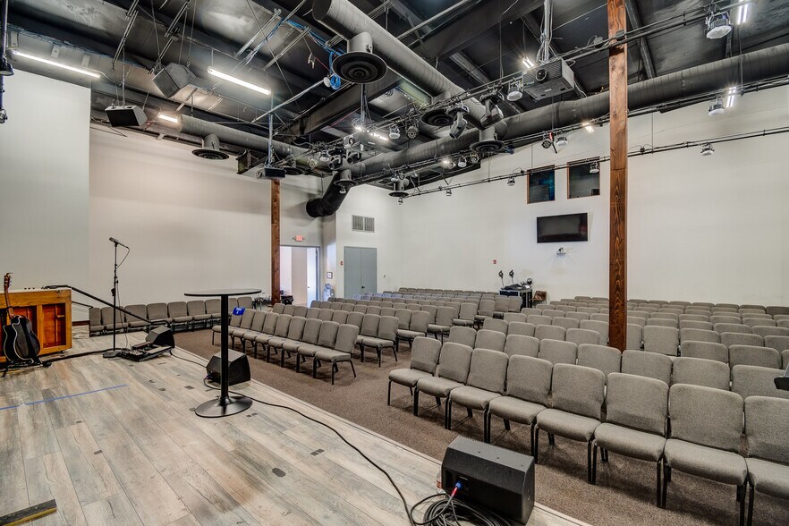 More Photos Of 5819 10th St, Katy Storefront For Sale