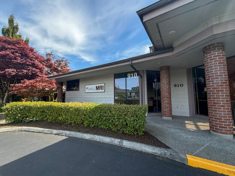 More Photos Of 910 S Scheuber Rd, Centralia Medical For Lease