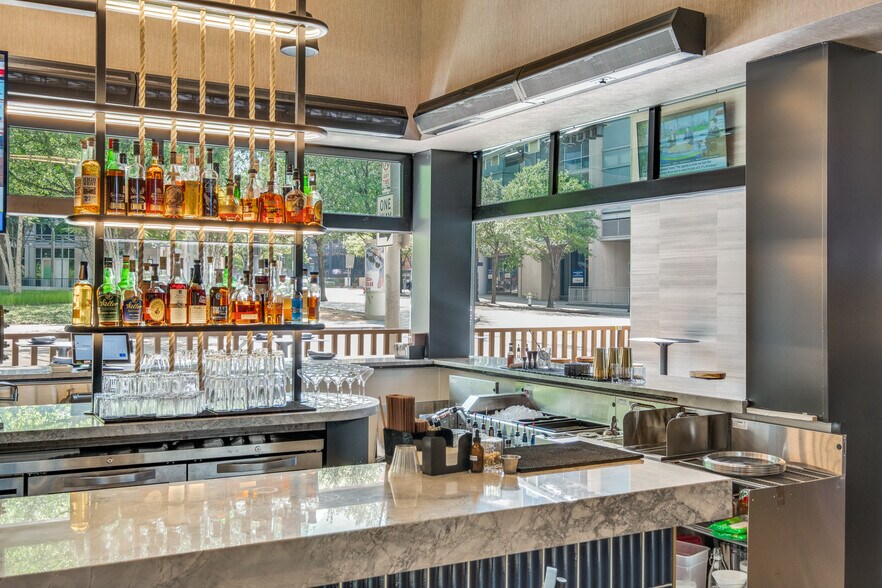 More Photos Of 2323 Victory Ave, Dallas Office For Lease