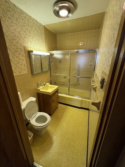 More Photos Of 1134 Troy Schenectady Rd, Latham Medical For Sale