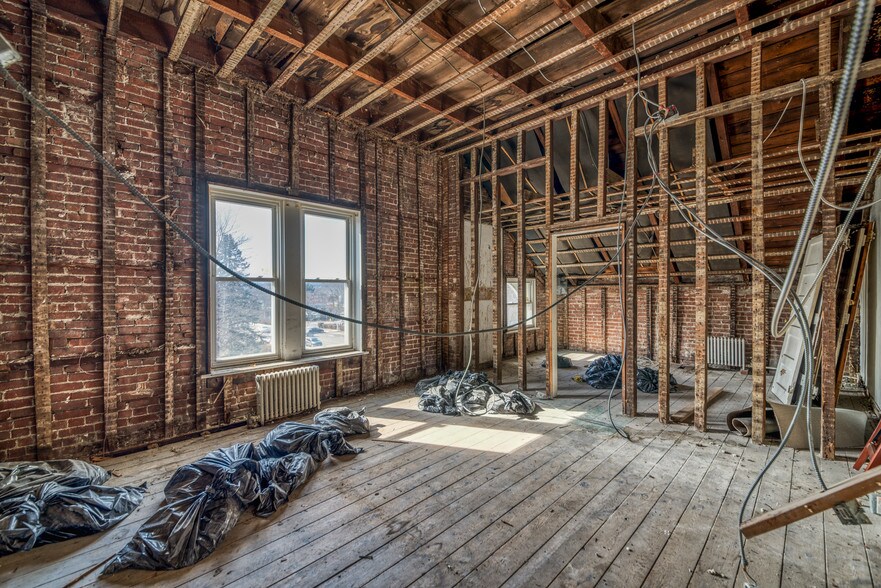 More Photos Of 97 Broadway, Verplanck Funeral Home For Lease
