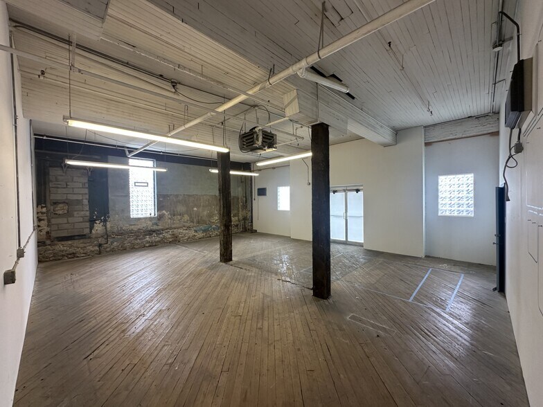More Photos Of 1972 Central Ave, Cincinnati Flex For Lease