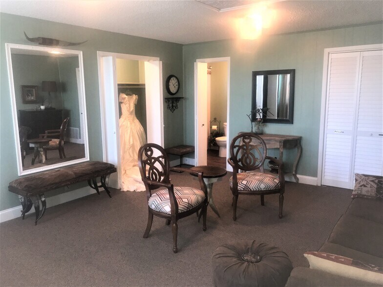 More Photos Of 401 US Highway 67, Santa Anna Hotel For Sale