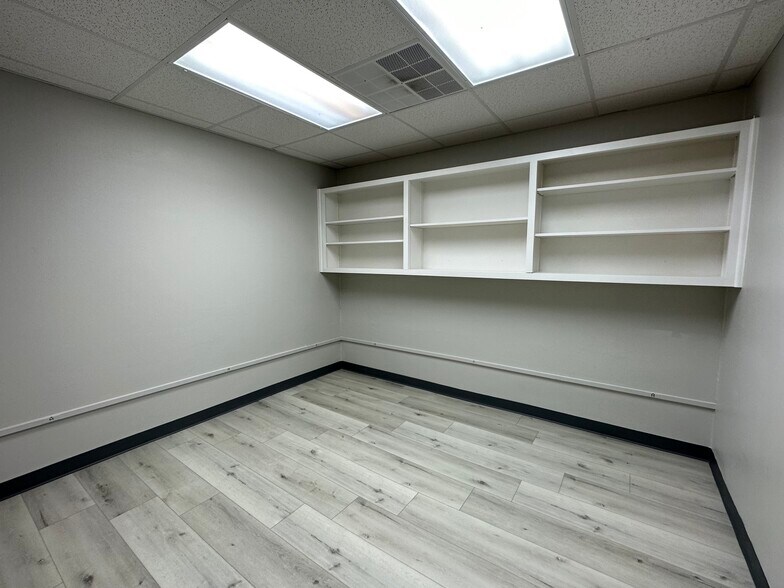 More Photos Of 1401 Applewood Dr, Dalton Medical For Lease