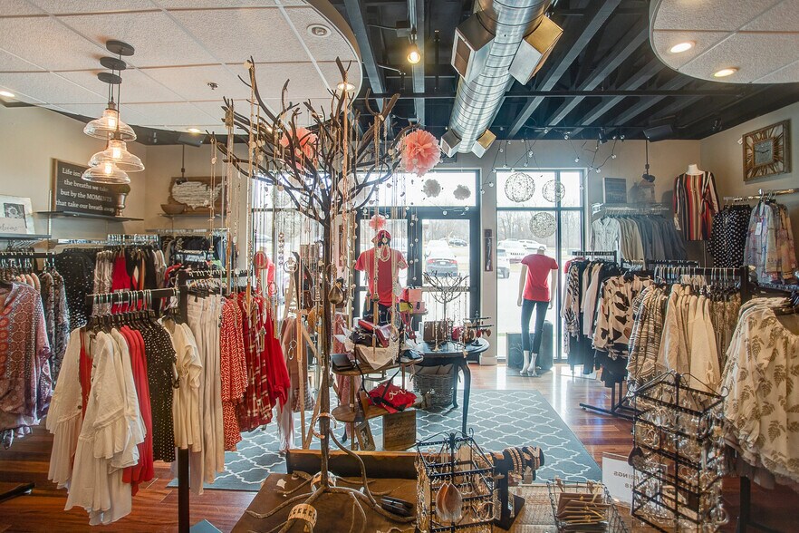 More Photos Of 921 S Arbor Vitae, Edwardsville Freestanding For Sale