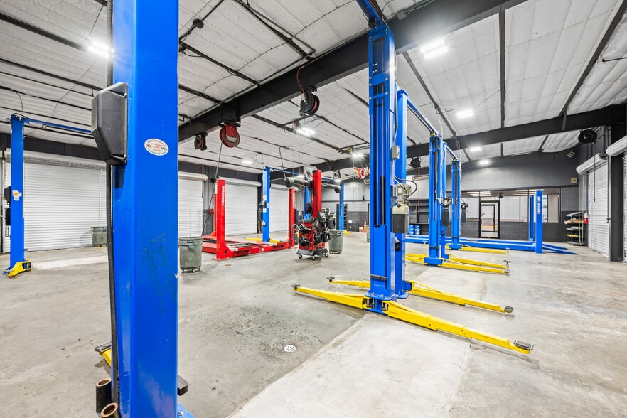 More Photos Of 6259 N Eldridge Pky, Houston Auto Repair For Sale