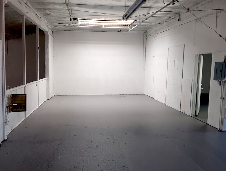 More Photos Of 710-734 E 62nd St, Los Angeles Warehouse For Lease