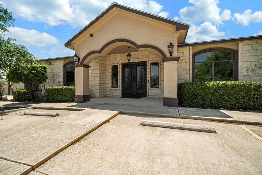 More Photos Of 12703 Spectrum Dr, San Antonio Loft Creative Space For Sale