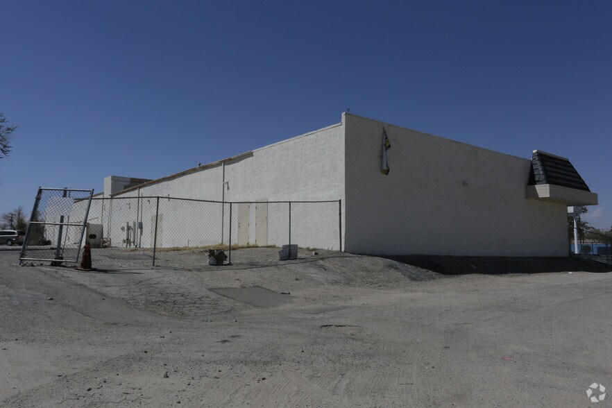 More Photos Of 15421 Village Dr, Victorville General Retail For Lease