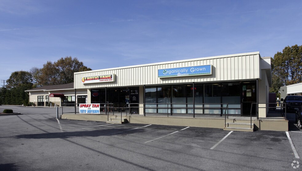 More Photos Of 1375-1401 Park Ave, Cranston Unknown For Lease