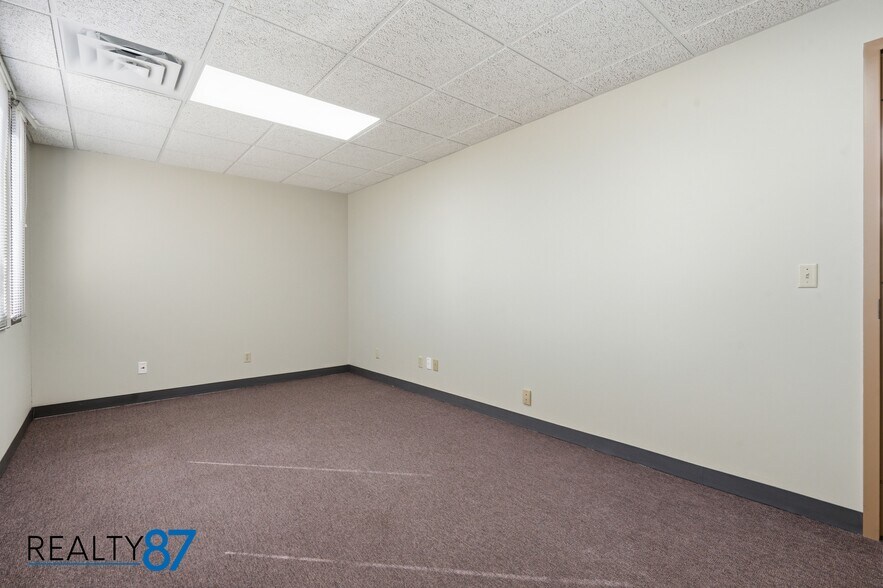 More Photos Of 3100 E Ave NW, Cedar Rapids Office For Lease