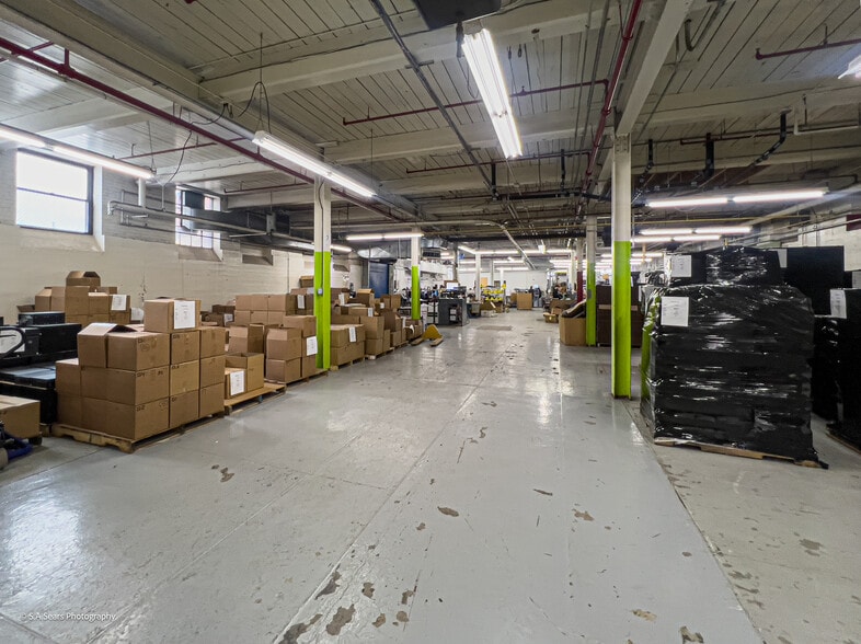 More Photos Of 63 Flansburg Ave, Dalton Flex For Sale