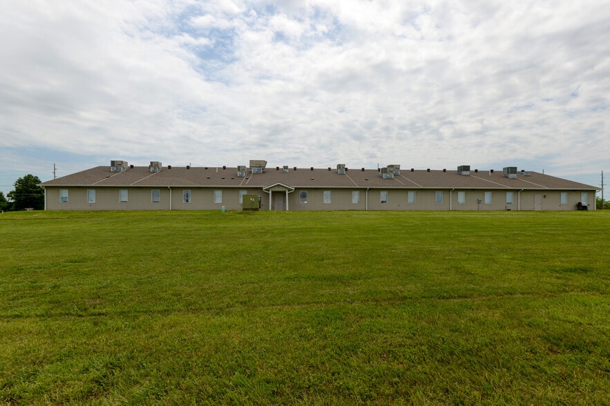 More Photos Of 207 E McElwain Dr, Cameron Office For Sale