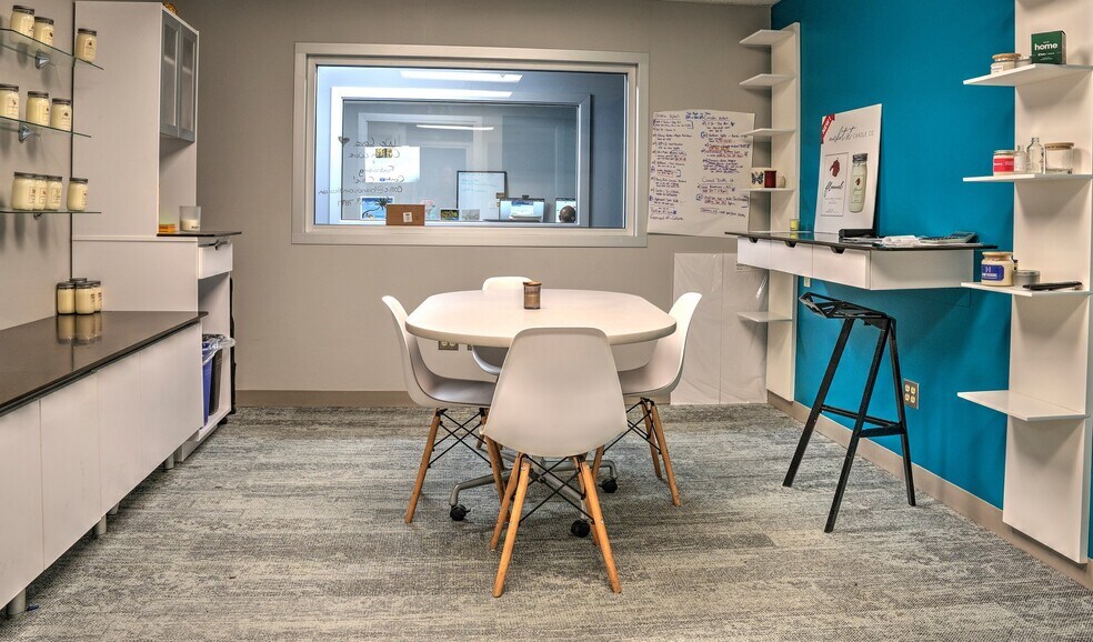 More Photos Of 8790-8800 F St, Omaha Coworking Space