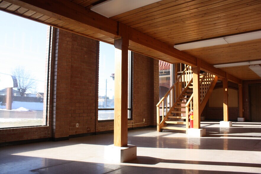 More Photos Of 934 E Wheeler Rd, Moses Lake Showroom For Sale