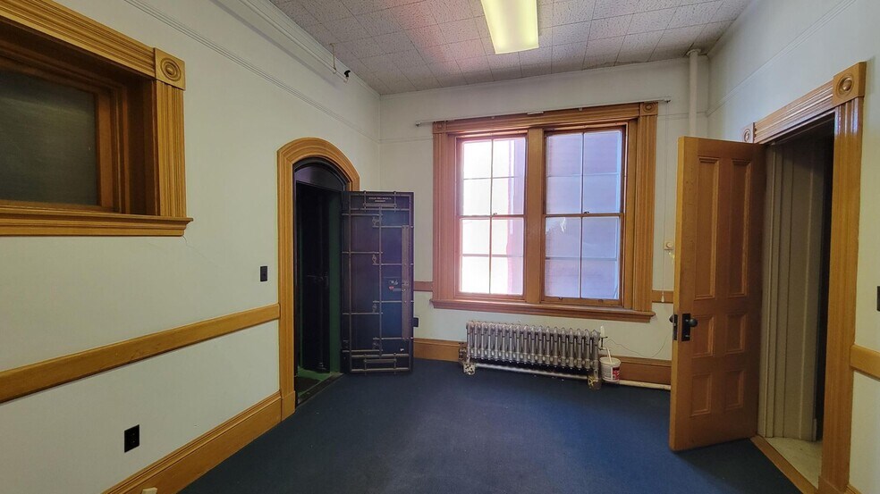 More Photos Of 74 Hammond St, Bangor Medical For Sale
