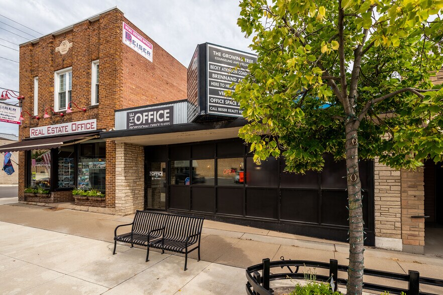 More Photos Of 140 W Main St, Winneconne Loft Creative Space For Lease