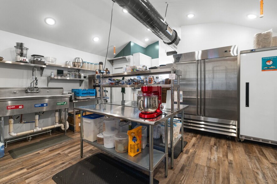 More Photos Of 106 Northside Sq, Petersburg Restaurant For Sale