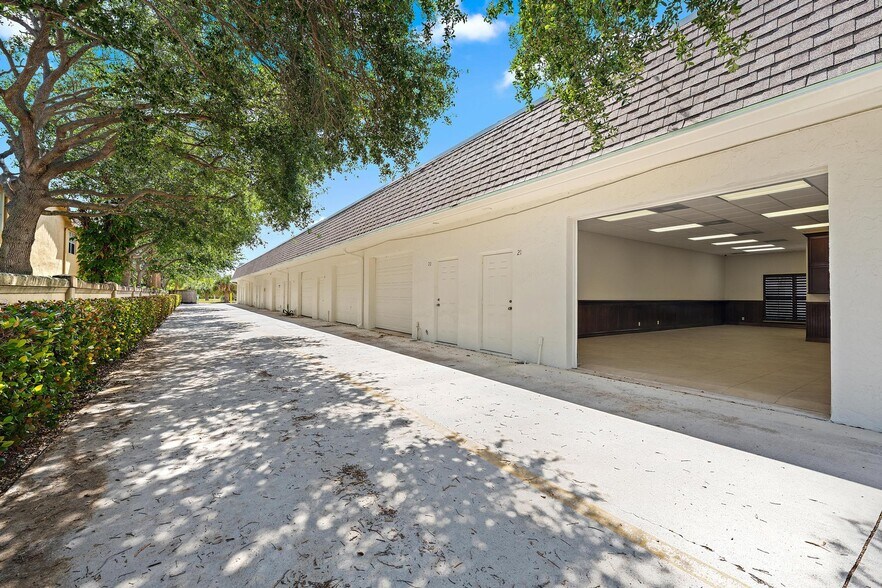 More Photos Of 212 N U.S. Hwy 1, Tequesta Warehouse For Lease