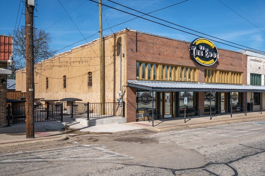 More Photos Of 109 N Houston St, Edgewood Restaurant For Sale