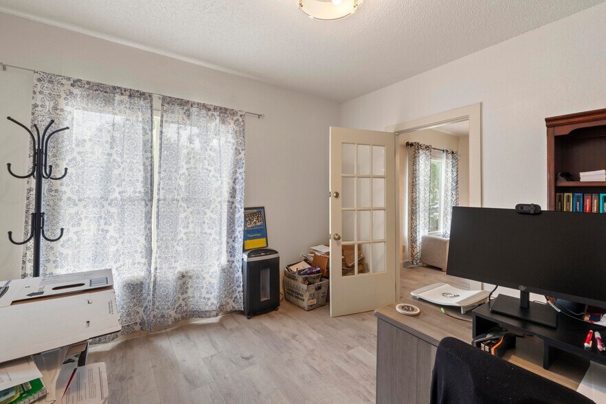 More Photos Of 2117 E Cesar Chavez St, Austin Office Residential For Sale