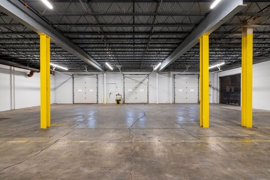 More Photos Of 299 Murray Hill Pky, East Rutherford Warehouse For Lease