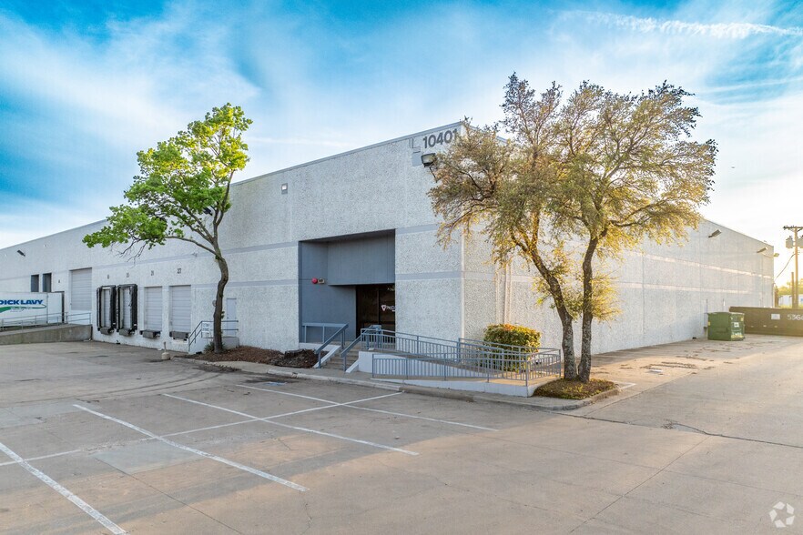 More Photos Of 10401 Miller Rd, Dallas Warehouse For Lease